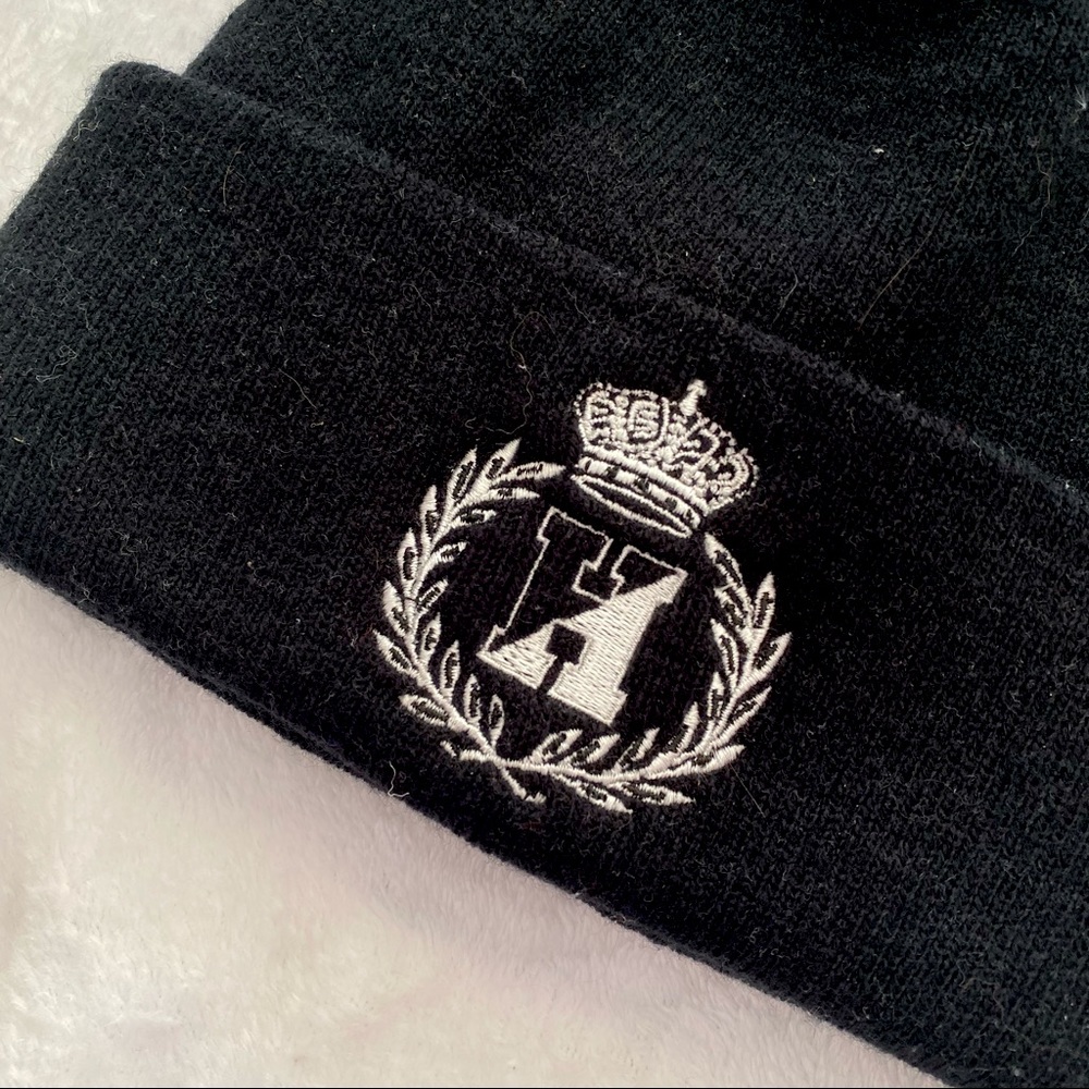 🐳 Black beanie with white H logo emblem
